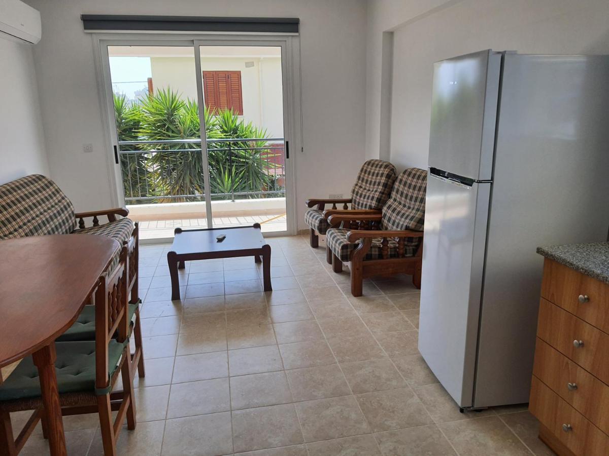 Lovely Apartment At The City Center Of Paphos ภายนอก รูปภาพ