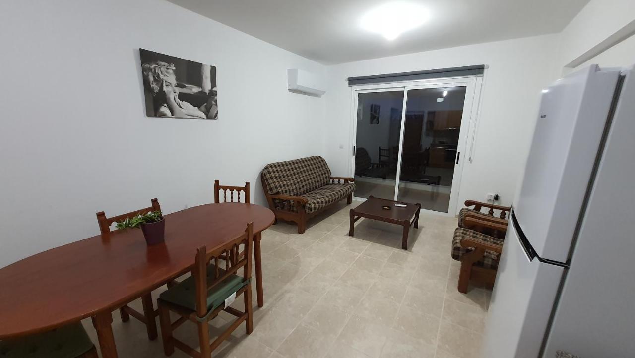 Lovely Apartment At The City Center Of Paphos ภายนอก รูปภาพ